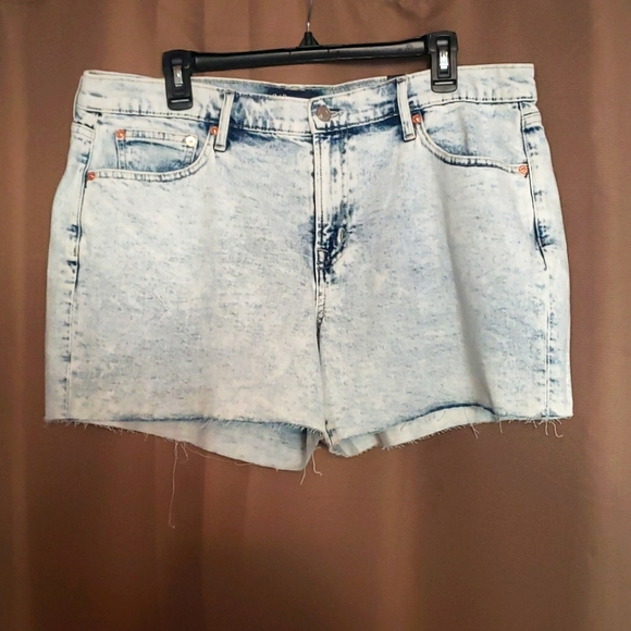 GAP Pants - GAP Women's Mid Rise Denim Shorts Size 14 / 32 NWT 022725